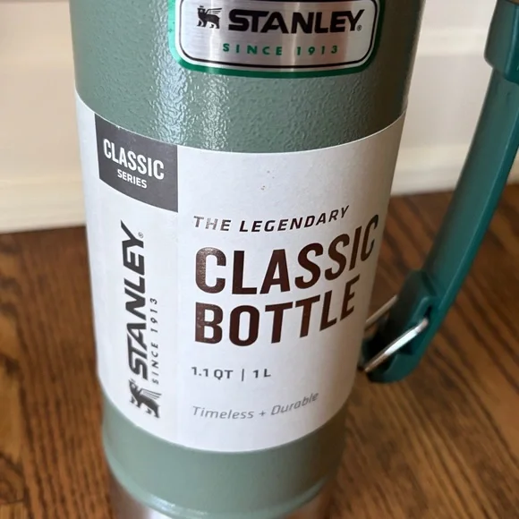 Stanley The Legendary Classic Bottle 1L - Picture 2 of 5